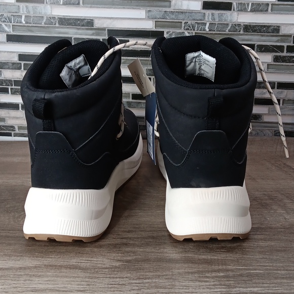 Universal Thread Black and Tan Women's Winter Boots 10 Water Proof NWT - Picture 4 of 9